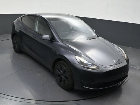 Used 2024 Tesla Model Y Long Range AWD/4WD image 20