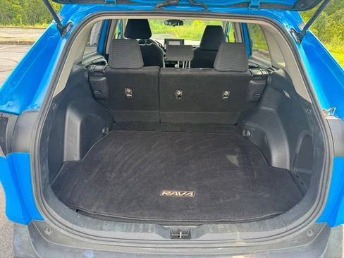 Used 2019 Toyota RAV4 LE w/ Carpet Mat Package AWD/4WD image 13