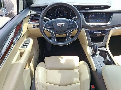 Used 2017 Cadillac XT5 Premium Luxury w/ Driver Assist Package FWD image 3