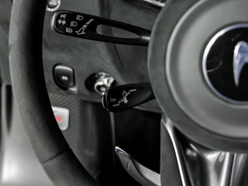 Used 2024 McLaren 750S Spider RWD image 32