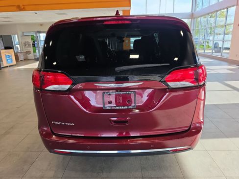Used 2017 Chrysler Pacifica Touring-L FWD image 8