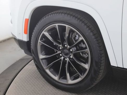 Used 2025 Jeep Grand Wagoneer L Series III w/ Rear Seat Video Group 1 image 13