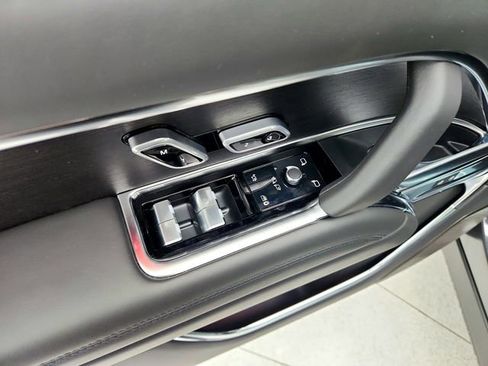 Certified 2024 Land Rover Range Rover Autobiography image 28