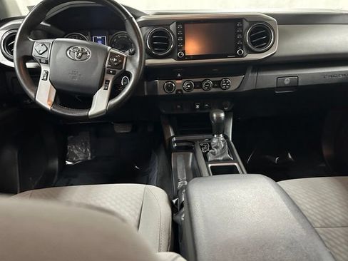 Used 2020 Toyota Tacoma SR5 AWD/4WD image 15