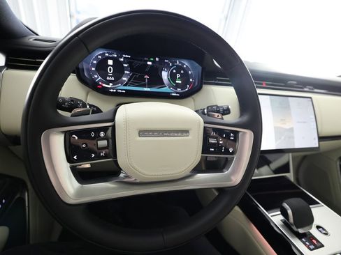 Used 2025 Land Rover Range Rover SE AWD/4WD image 20