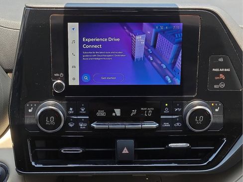 Used 2023 Toyota Highlander XLE FWD image 14