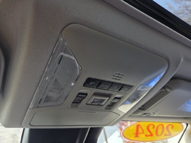 Used 2024 Toyota RAV4 XLE AWD/4WD image 31