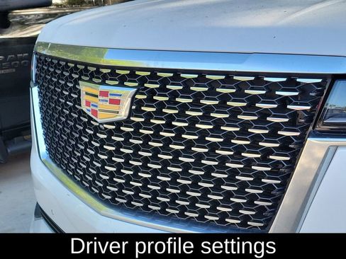 Used 2022 Cadillac Escalade Luxury image 3