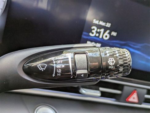New 2025 Hyundai Elantra Limited FWD image 27