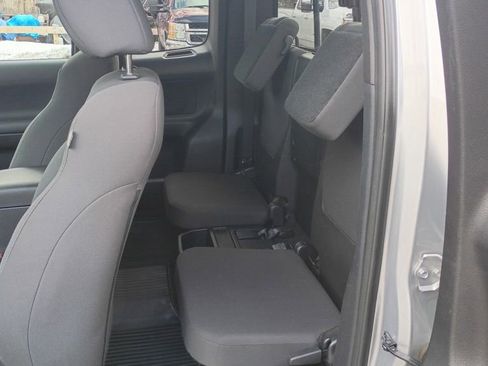 Used 2017 Toyota Tacoma TRD Sport w/ Premium & Technology Package image 12