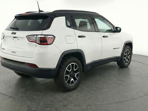 Used 2025 Jeep Compass Trailhawk image 9