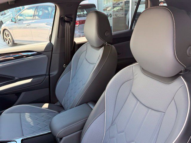Certified 2026 Volkswagen Tiguan SEL R-Line AWD/4WD image 10