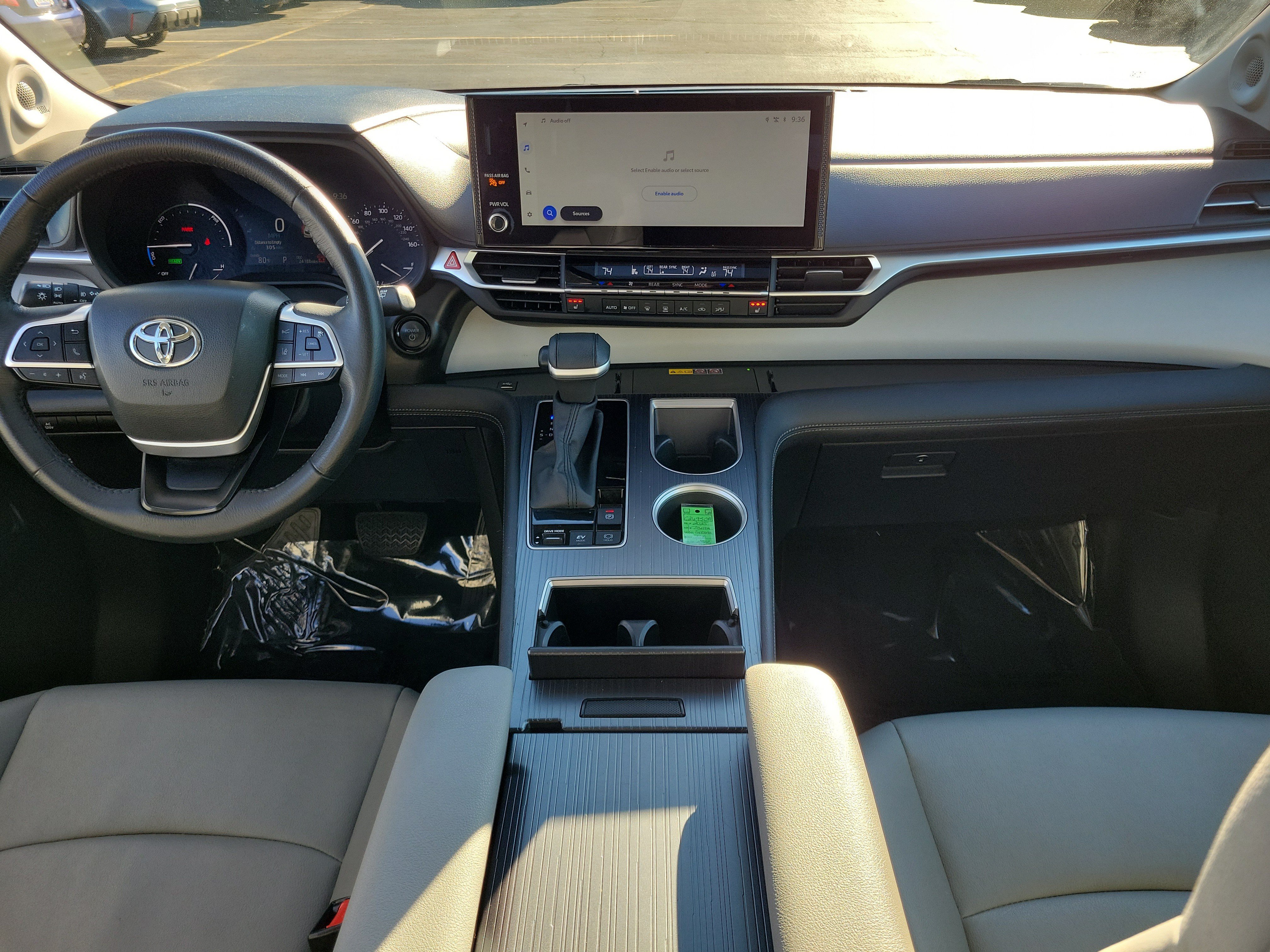 Used 2025 Toyota Sienna XLE w/ XLE Plus Package FWD image 9