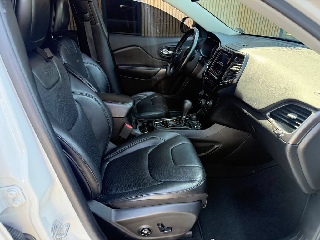Used 2019 Jeep Cherokee Limited w/ Luxury Group AWD/4WD image 24