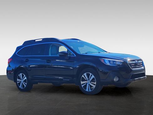 Used 2018 Subaru Outback 2.5i Limited AWD/4WD image 3
