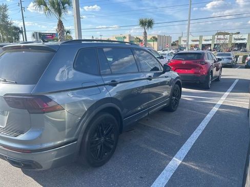 Used 2022 Volkswagen Tiguan SE R-Line image 4