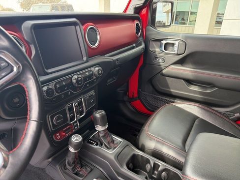 Used 2022 Jeep Gladiator Rubicon w/ Cold Weather Group image 15