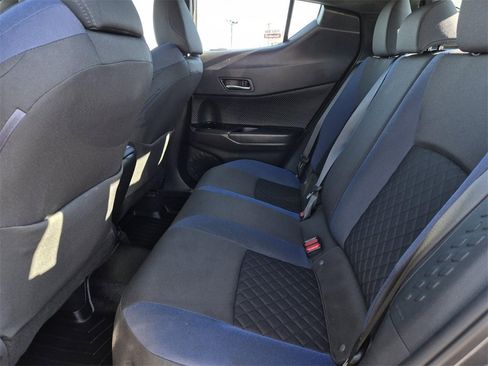 Used 2022 Toyota C-HR XLE image 28