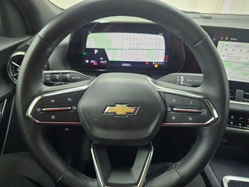 Used 2025 Chevrolet Equinox LT AWD/4WD image 9