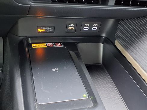 Used 2025 Toyota Camry SE image 19