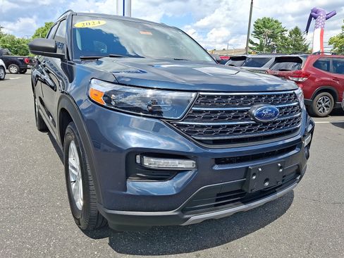 Certified 2024 Ford Explorer XLT w/ Equipment Group 202A AWD/4WD image 2