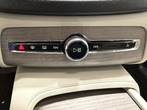 Used 2023 Volvo XC90 B5 Plus w/ Protection Package Premier image 17