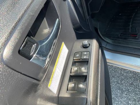 Used 2020 Toyota Tacoma TRD Off-Road w/ Technology Package AWD/4WD image 8