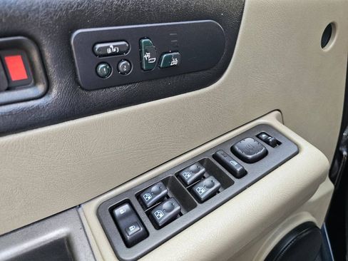 Used 2003 HUMMER H2 w/ Preferred Equipment Group AWD/4WD image 10