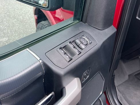 Used 2019 Ford F150 Lariat w/ Equipment Group 502A Luxury AWD/4WD image 11