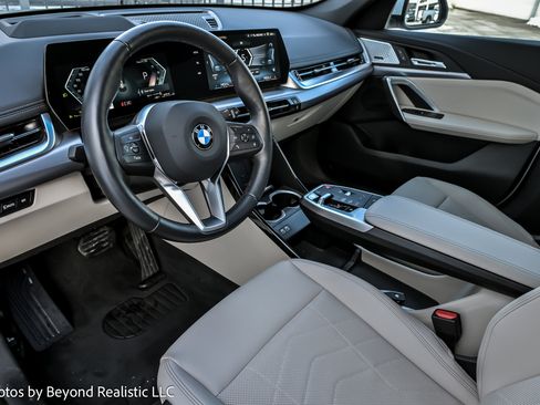 Used 2025 BMW X1 xDrive28i w/ Premium Package image 26