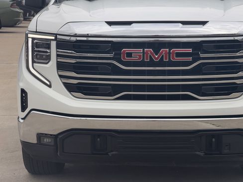 Used 2025 GMC Sierra 1500 SLT RWD image 9