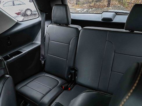 Used 2021 Chevrolet Traverse LT image 22