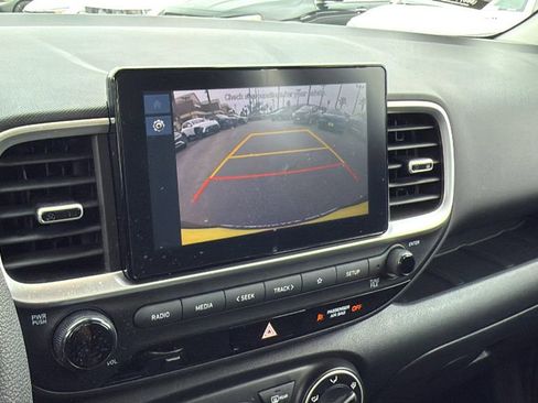 Used 2023 Hyundai Venue SE image 16