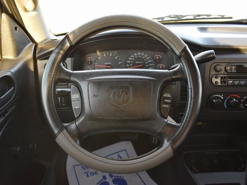 Used 2004 Dodge Dakota Sport w/ Deluxe Convenience Group image 18