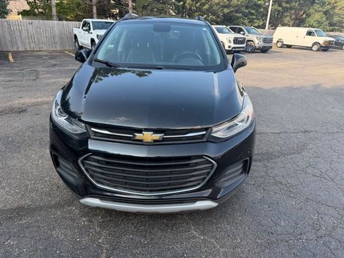 Used 2019 Chevrolet Trax LT w/ LT Convenience Package FWD image 3