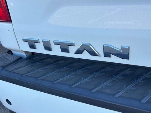 Used 2021 Nissan Titan SV w/ SV Convenience Package RWD image 10