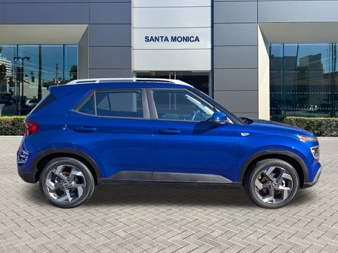 Used 2023 Hyundai Venue Limited image 4
