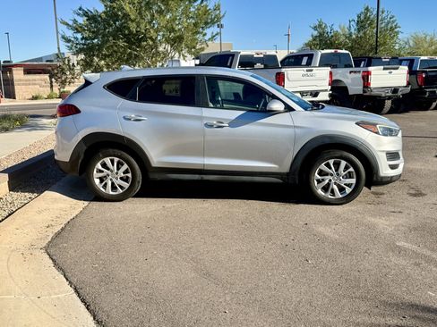 Used 2019 Hyundai Tucson SE image 2