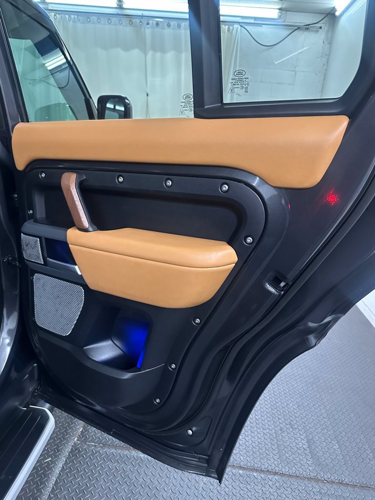 Used 2024 Land Rover Defender 130 X-Dynamic SE AWD/4WD image 35