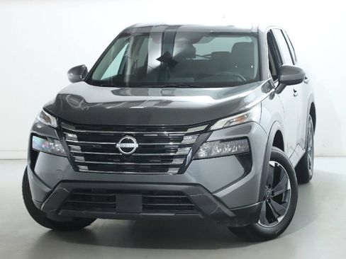 Certified 2025 Nissan Rogue SV FWD image 3
