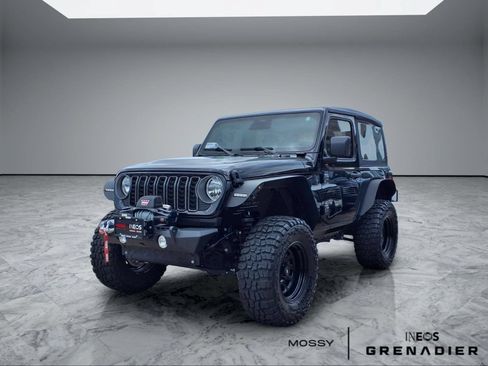 Used 2025 Jeep Wrangler Sport AWD/4WD image 4