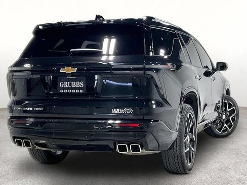 Used 2025 Chevrolet Traverse High Country w/ LPO, Floor Liner Package AWD/4WD image 2