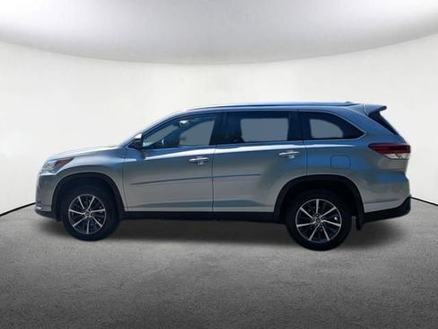 Used 2019 Toyota Highlander XLE AWD/4WD image 9