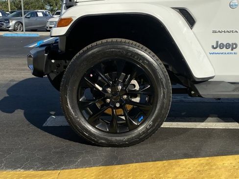 Used 2023 Jeep Wrangler Unlimited Sahara w/ Cold Weather Group image 10