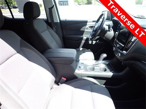 Used 2018 Chevrolet Traverse LT w/ LPO, Floor Liner Package image 9