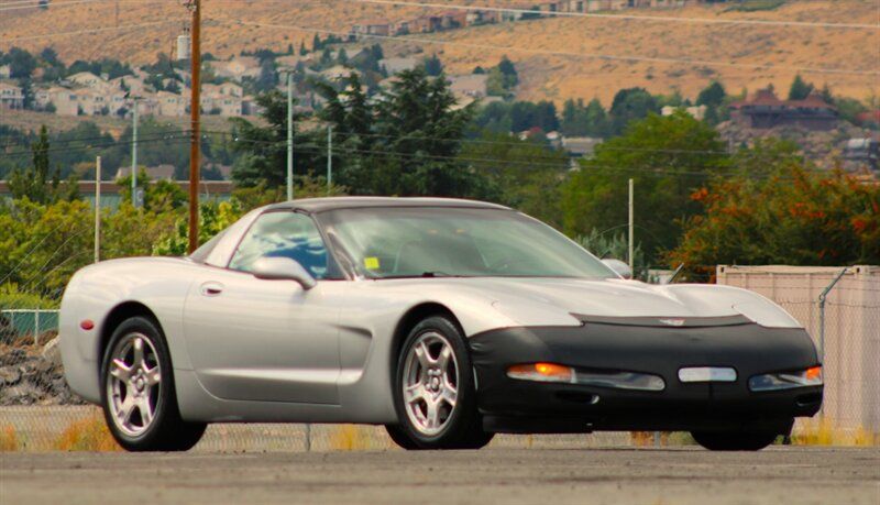 Used 1999 Chevrolet Corvette Coupe w/ Memory Pkg RWD image 1