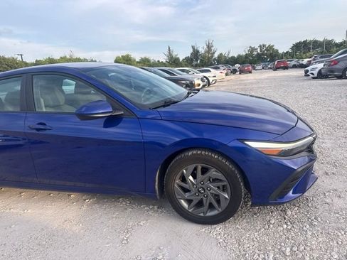 Used 2024 Hyundai Elantra SEL FWD image 4