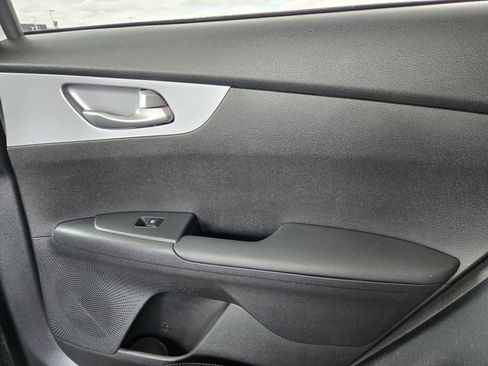 Used 2023 Kia Forte LXS w/ LXS Technology Package image 12