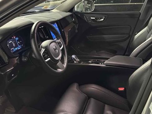 Used 2023 Volvo XC60 B5 Ultimate w/ Climate Package image 5