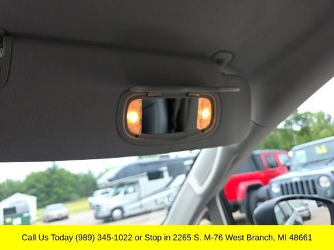 Used 2023 Chrysler Pacifica Touring-L FWD image 33